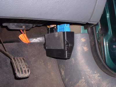 Renault Laguna immobiliser control unit ECU location